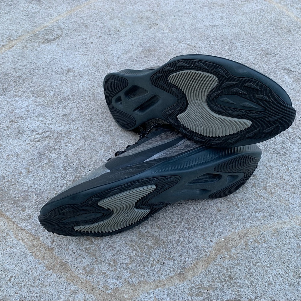 :: Nike Zoom Gravity “Black Anthracite” :: - Picture 4 of 5
